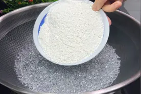 把面粉倒进滚烫的开水中，瞬间变特色美食，顿顿都吃不腻，真解馋视频封面