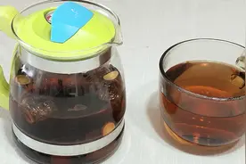 用罗汉果甘草片泡水喝，保护嗓子，改善便秘，糖尿病患者也能喝