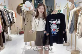 初秋减龄显瘦穿搭，咖色皮短裤搭配针织开衫，时尚不挑人！视频封面