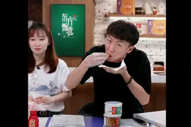 好久不见的yoyo老师，直播间挑战第一次吃鸡爪，可爱哟～视频封面