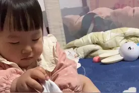 2020年的萌娃，学穿裤子的第一天视频封面