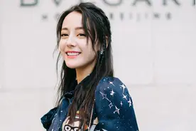 瑜伽 美女教练 教你怎么练出 和他一样的 也有 那么好的身材视频封面