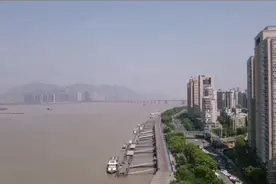 航拍温州鸥江两岸及江心屿视频封面