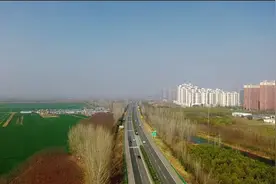航拍“京台高速”宿州北段，因为是郊区，沿线很多地方有待与开发视频封面