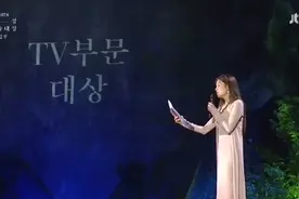 刘在石获得百想大赏时，部分演员没有鼓掌祝贺，被批评不够尊重！视频封面