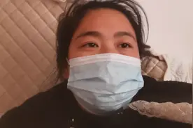 航妈不幸中招阳了，看看她都有啥症状？疼的整个人瘫在床上直想哭视频封面