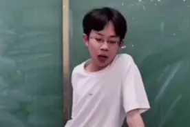 中学生模仿英语老师，气质拿捏的死死的！视频封面