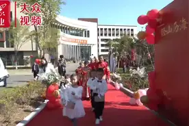 视频｜迟来的婚礼，深情地告白！岚山金婚老人圆梦重阳图片