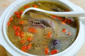 广东靓汤鸽子这样炖才最滋补，加入几样东西，汤鲜肉嫩，营养翻倍视频封面