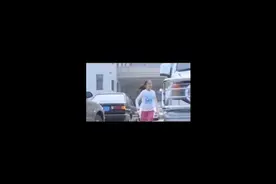 女儿看见爸爸在车上做这种事，她选择这么做视频封面