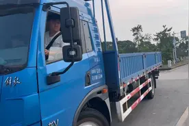 上海考大车b2驾照学费8800，免费送摩托车驾照视频封面