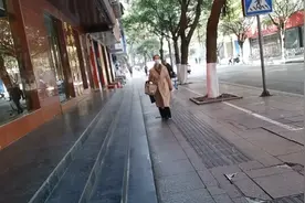 简单的搭配，也能穿出高级感，分享我的呢子大衣早春穿搭视频封面