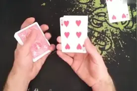 国外牛人玩扑克牌，你看明白他在搞啥名堂吗？我足足看了十遍视频封面
