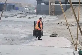 工地大舞台体验一次建筑工人的日常工作视频封面