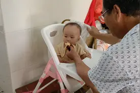妹妹吃口香蕉姐姐吃口香蕉😘😘视频封面