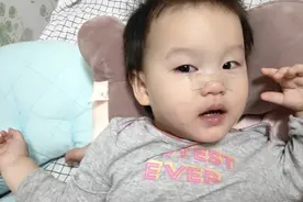 睡觉前宝宝反应异常，一直噗噗吹气，第二天起来就感冒发烧了视频封面