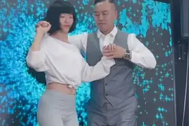 妖娆妩媚的气质的女，人真的很好看、跳舞真是超凡脱俗的感觉、..视频封面