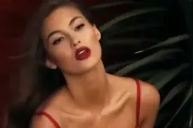 新晋维密超模Grace Elizabeth，被称为“美国何穗”秀场造型太美视频封面