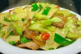 很多广东朋友儿菜不会做，试试这种经典做法，鲜嫩脆爽，香辣开胃视频封面