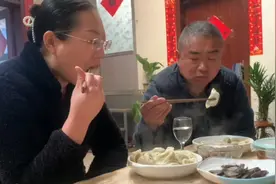 我和二哥的平常生活就是勤俭持家不浪费，空心萝卜也能变美食视频封面