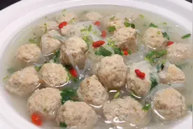 厨师长教你萝卜丝肉丸汤的家常做法，步骤详细，汤鲜味美滑嫩q弹视频封面
