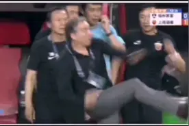上海海港队主帅哈维尔名场面视频封面