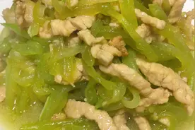 莴笋炒肉丝，这样做猪肉鲜嫩，莴笋清香，特别适合小孩吃视频封面