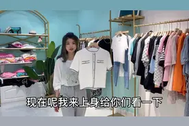 一条休闲灰色卫裤，也能搭配出不同风格上衣，减龄又洋气视频封面