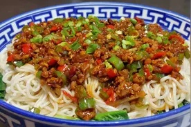 厨师长教你肉沫酱拌面家常做法，步骤详细，筋道爽滑一大碗不够吃视频封面