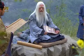 老子把《道德经》交给了尹喜，然后离开了函谷关，从此就再也……