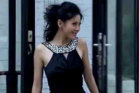漂亮女模特抛弃穷酸男友，打脸来的太突然……