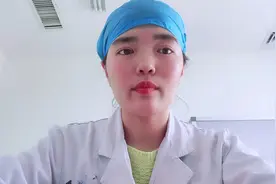 医生，我的唇部长了一个疙瘩，怎么回事呀？视频封面