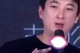 最近国民老公王思聪，跟美女一同出游的照片被媒体拍到视频封面