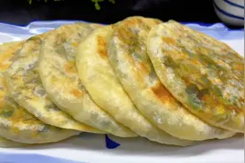 立春就吃韭菜盒子，大厨教你和面技巧和调馅配方，皮薄大馅味鲜美视频封面