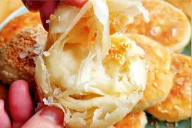 发面饼要柔软，关键在和面油酥比例，记住2点，松软多层凉了不硬视频封面
