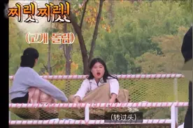 震惊震惊！某男子韩国汉江街头公然随地小便🐲视频封面
