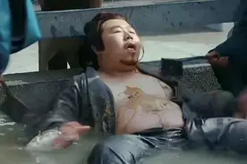王爷被侄子当🐷养 却是史上第一位猪圈登基的皇帝视频封面