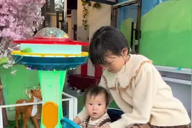 每天放学后姐姐最开心的就是陪妹妹一起玩可以不用那么早做作业视频封面