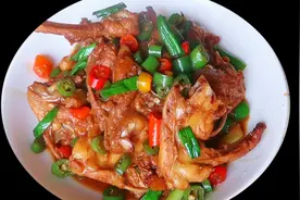 辣椒炒鸡叉骨下饭神器，好吃解馋越吃越想吃，啃到停不下来超下饭视频封面