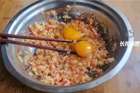 苹果里打入两个鸡蛋，瞬间变成减肥主食，坚持一个月回到90斤！视频封面