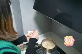 下班太晚了，女友给小胖煮个螺丝粉视频封面