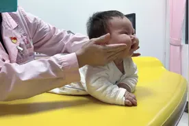 带三个月的混血宝宝去体检，被医生说超高，粗壮，超重了！视频封面