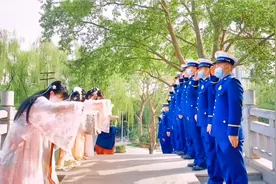 中国的服装不美吗？难道汉服不美吗？为什么非要穿和服？