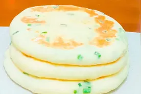 发面葱花鸡蛋饼，不加一滴油，掌握好技巧，香软易消化，凉了不硬视频封面