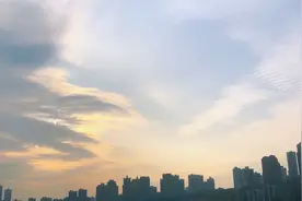 网红重庆滨江路晒太阳，太多人了！视频封面