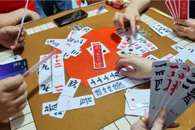 夏姐镜头中的两个手模，萍美女是不是很长时间没见啦？视频封面