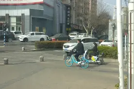 39路公交车江东万达广场到了。视频封面