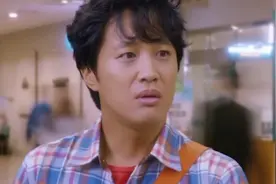 小男孩被小女孩们扒掉裤子……视频封面