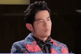 台湾人狂晒大陆身份证，激动不已：看谁还敢欺负我！视频封面