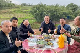 杰哥去兴文玩耍，捉虾摸鱼仿佛回到小时候，农家饭菜吃起就是香视频封面